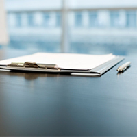 Image of a pen and clipboard