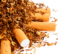 Pequeña pila de cigarrillos Imagen de una pequeña pila de cigarrillos